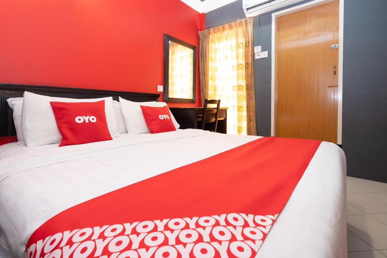 Oyo 90050 V Hotel Teluk Intan Exterior photo
