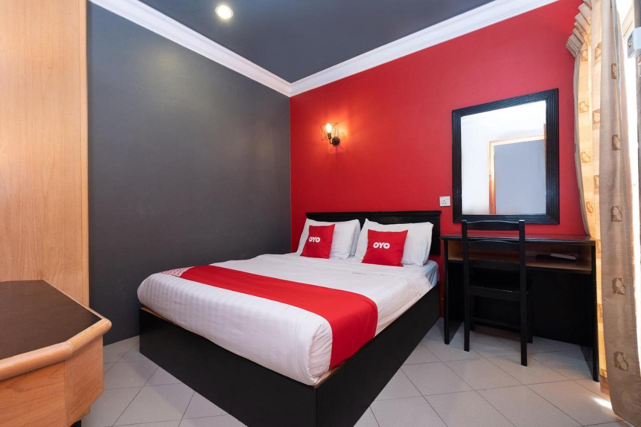 Oyo 90050 V Hotel Teluk Intan Exterior photo