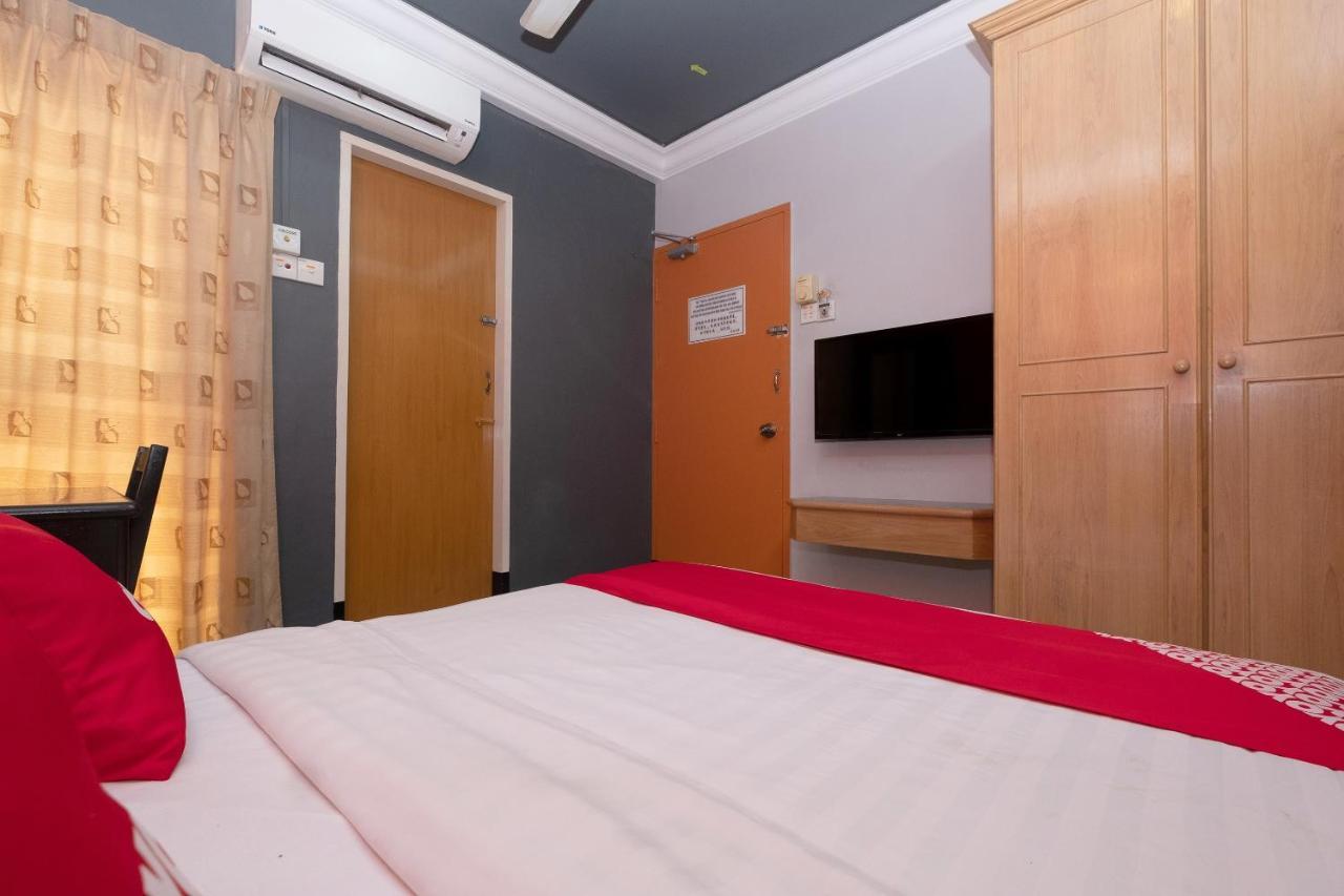 Oyo 90050 V Hotel Teluk Intan Exterior photo