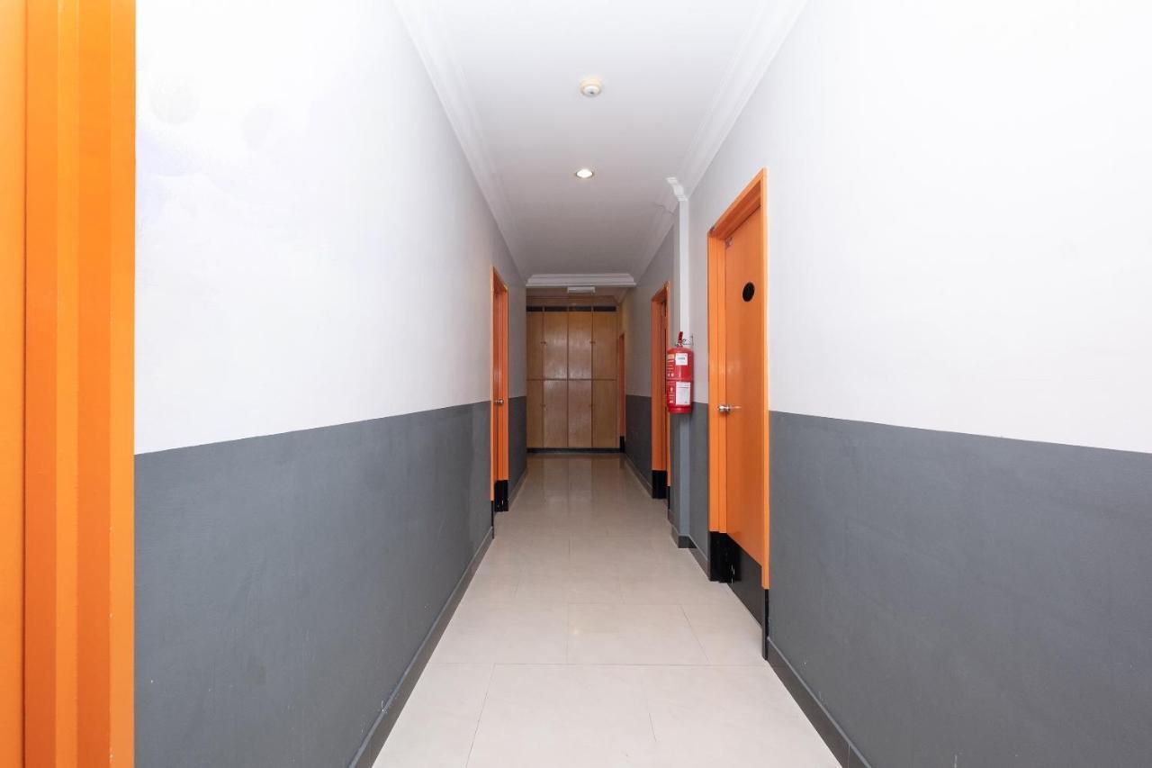 Oyo 90050 V Hotel Teluk Intan Exterior photo