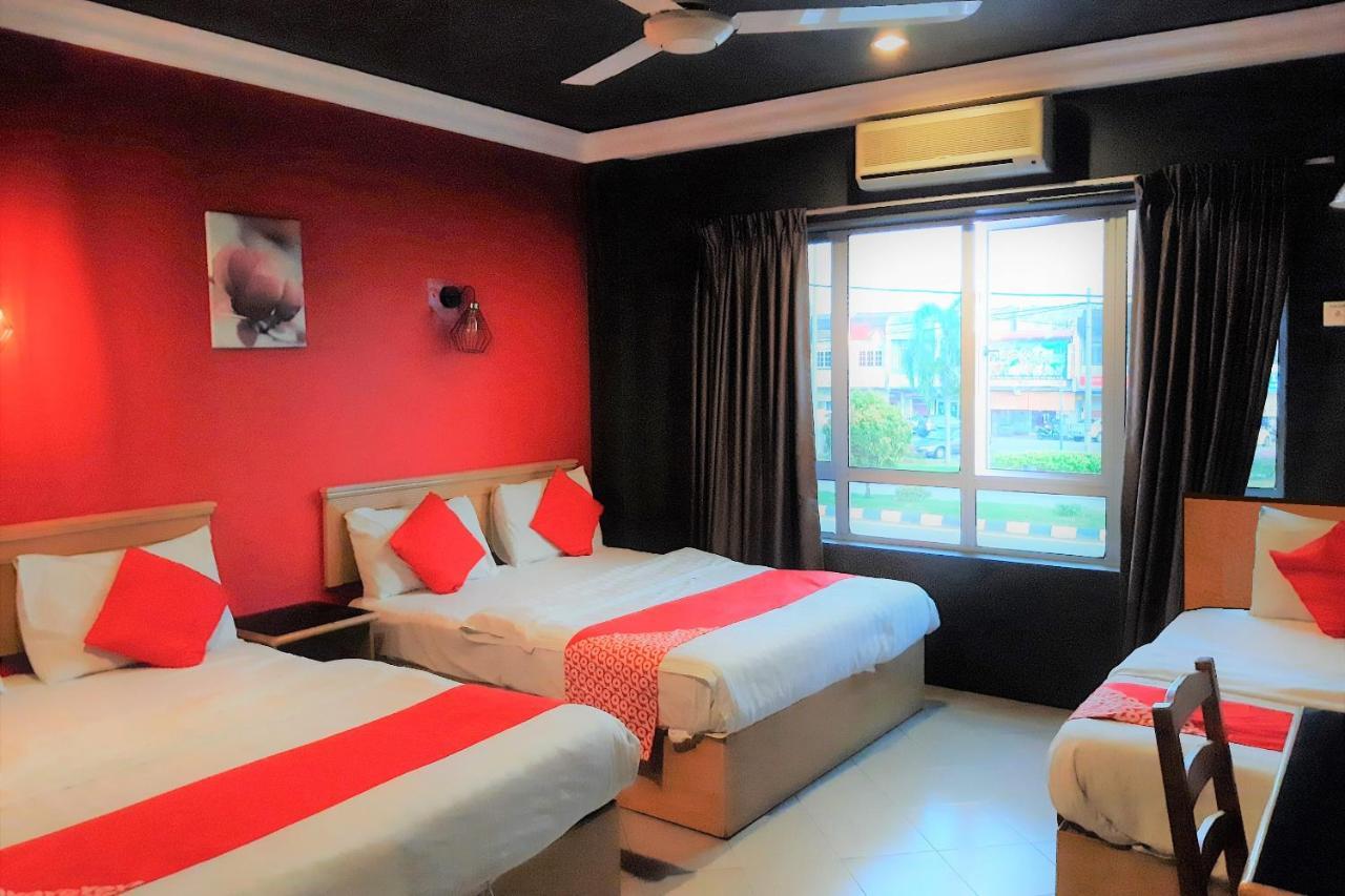 Oyo 90050 V Hotel Teluk Intan Exterior photo