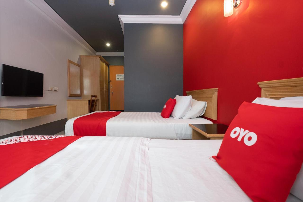 Oyo 90050 V Hotel Teluk Intan Exterior photo