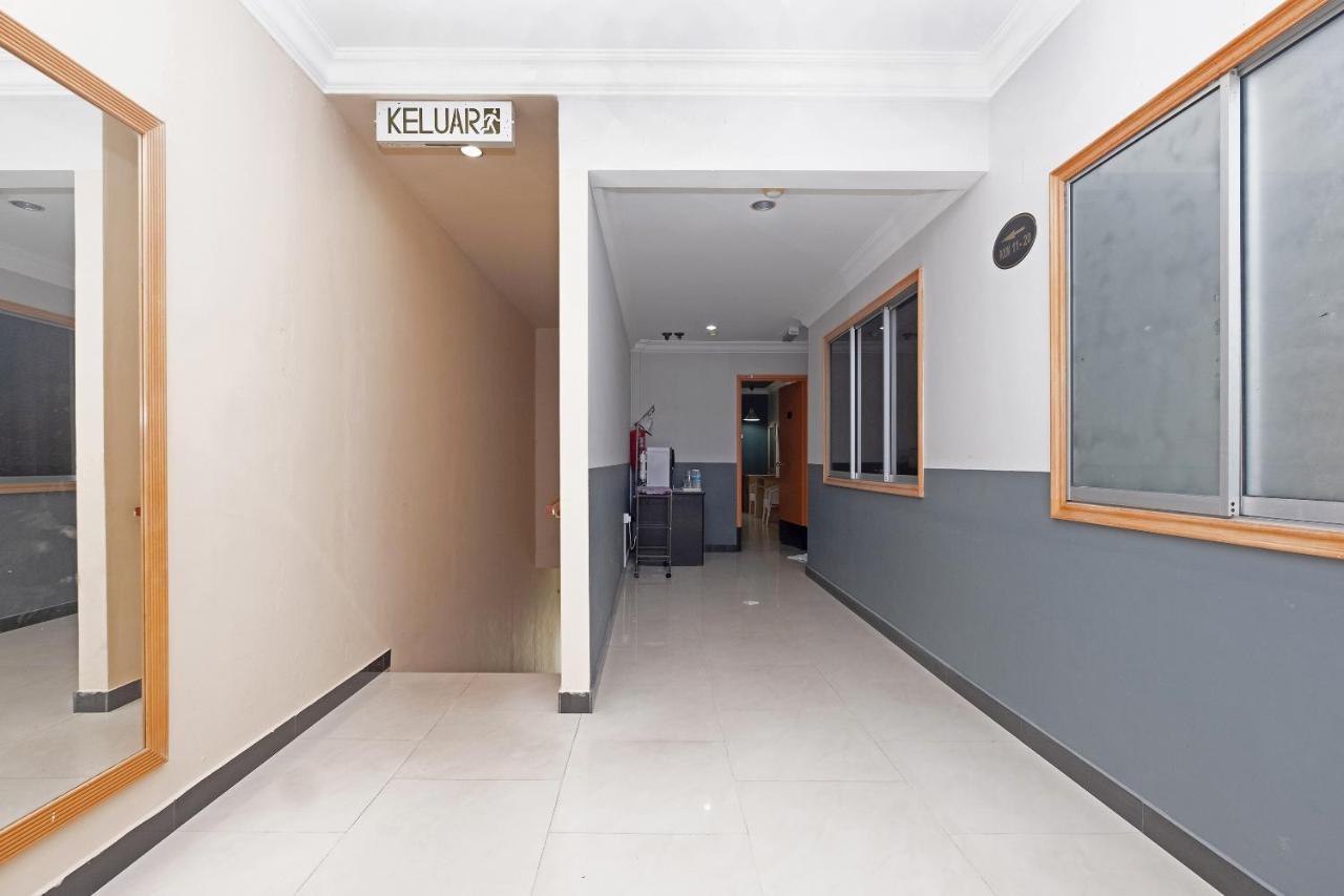 Oyo 90050 V Hotel Teluk Intan Exterior photo