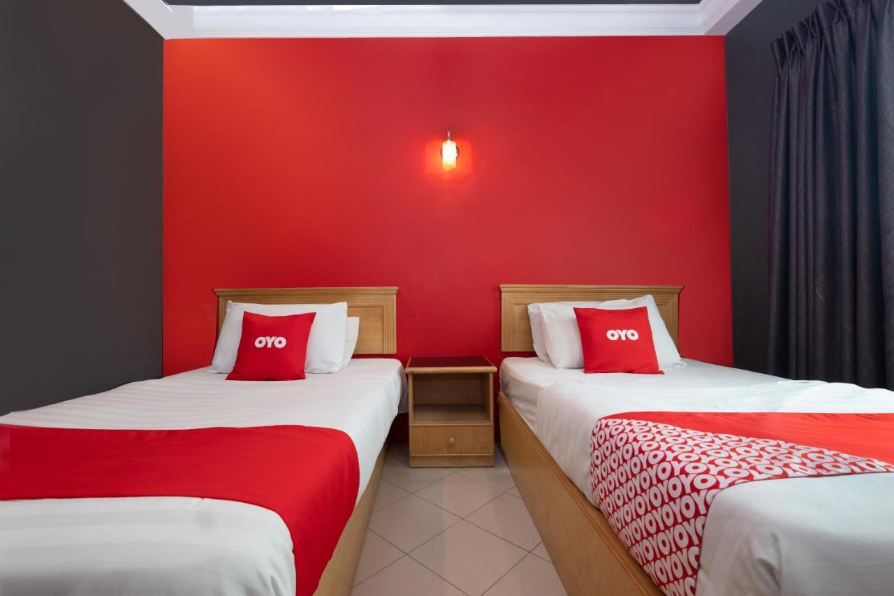 Oyo 90050 V Hotel Teluk Intan Exterior photo