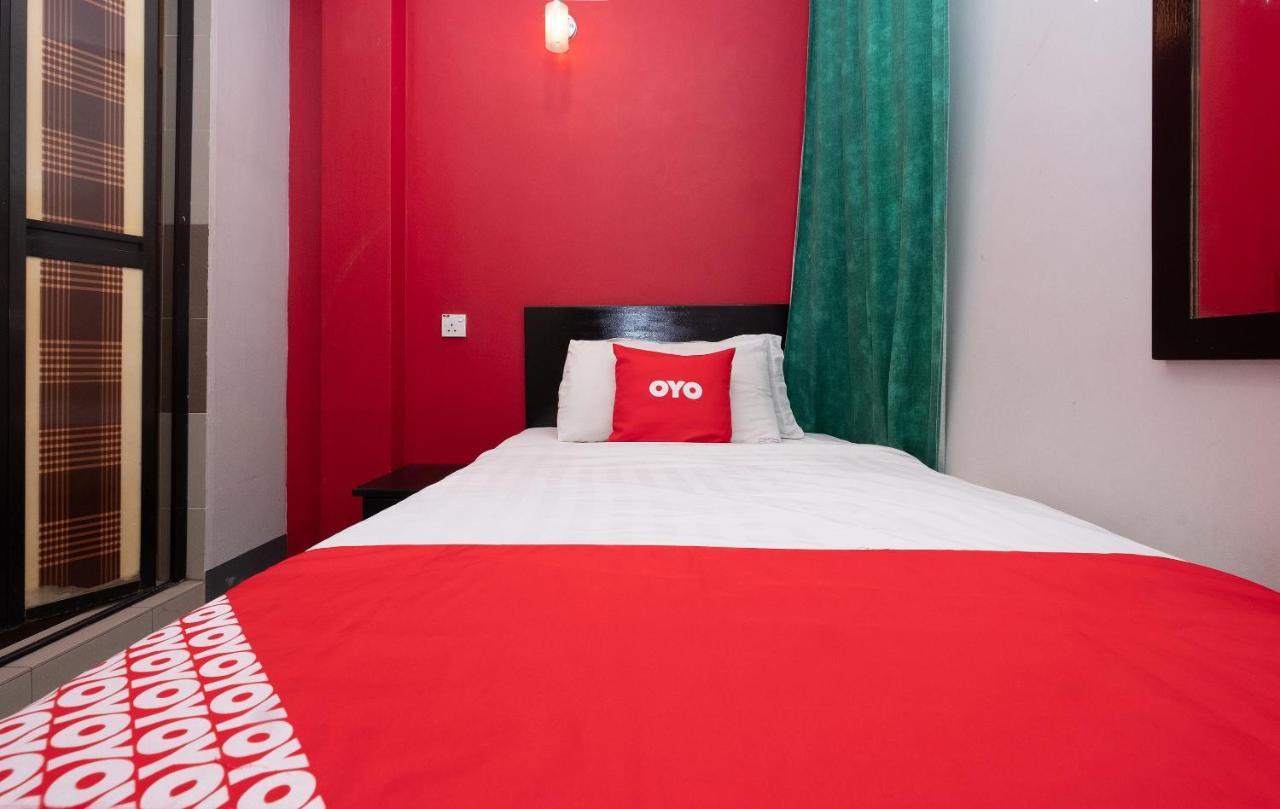 Oyo 90050 V Hotel Teluk Intan Exterior photo